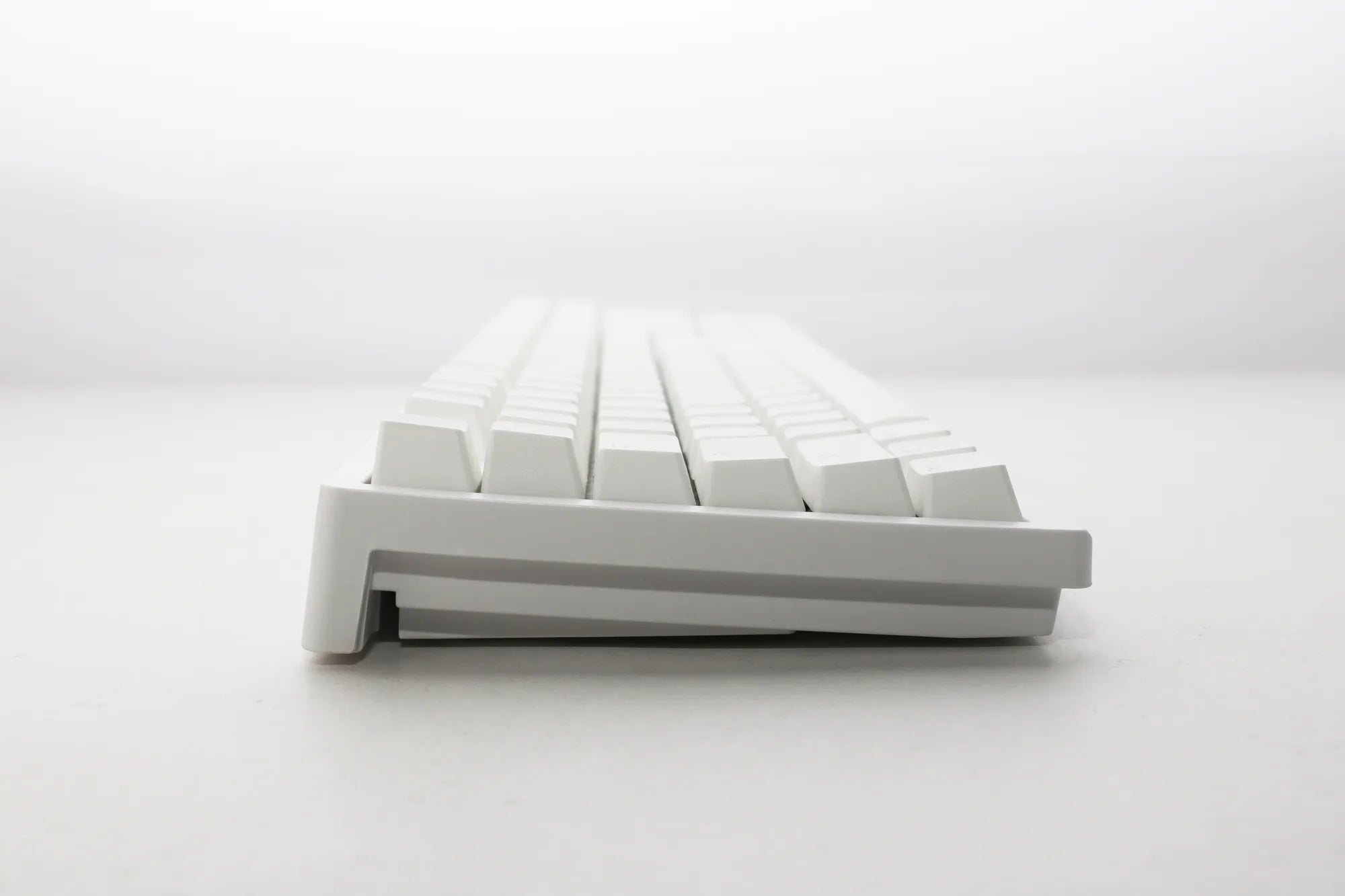 Rct PC Ducky Keyboard Zero 6108 100% Mechanical Wireless Keyboard; RGB; USB 2.0 / 2.4GHZ / BT White Cherry MX2A Brown Switches. image 4