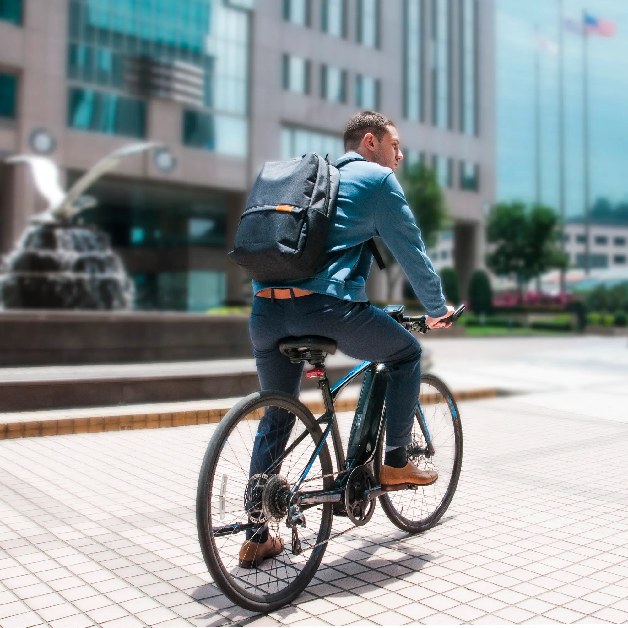Everki Light Backpack | Fits Up To 15.6 Inch Laptops | Hidden Stash Pocket | Felt-Lined Laptop And Tablet Pockets image 2